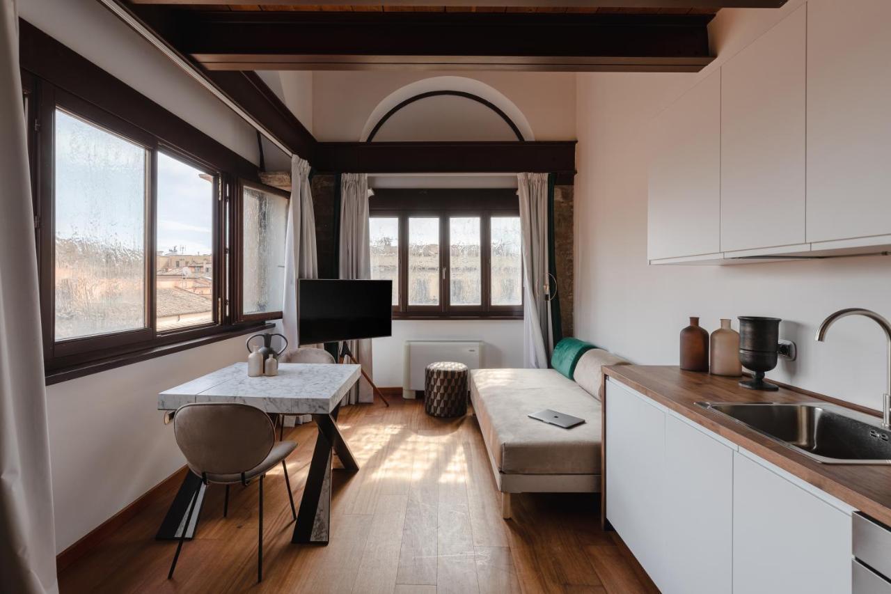 الشقق الفندقية رومافي  Torre Capranica المظهر الخارجي الصورة