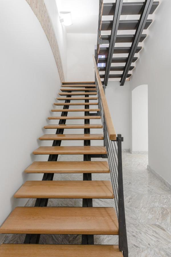 الشقق الفندقية رومافي  Torre Capranica المظهر الخارجي الصورة