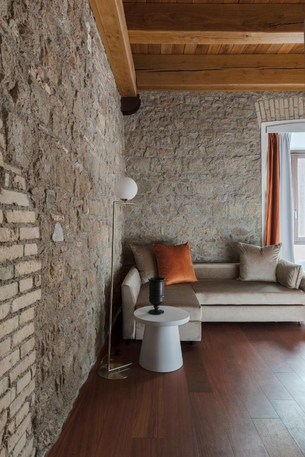 الشقق الفندقية رومافي  Torre Capranica المظهر الخارجي الصورة